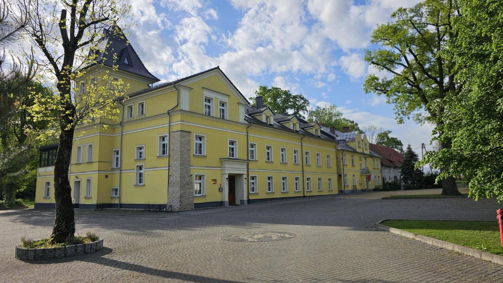 Palac Lucja Bb Zakrzów エクステリア 写真